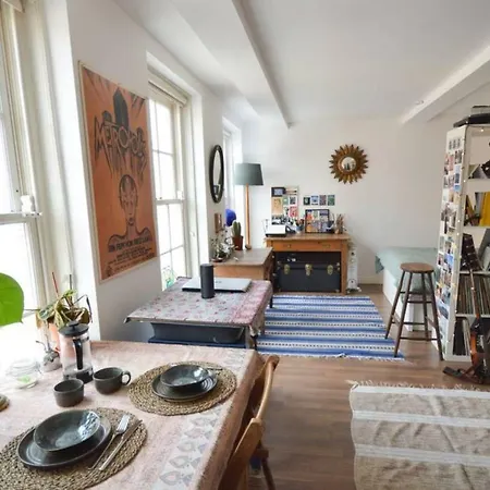Bright And Cosy Studio In Stokes Croft بريستول