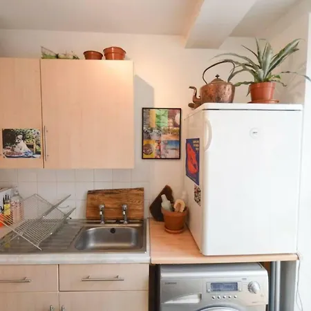 Bright And Cosy Studio In Stokes Croft *